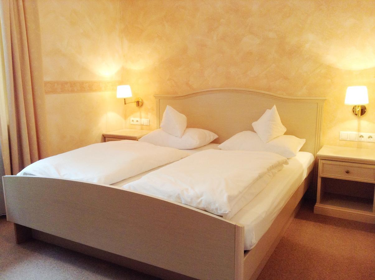 Hotel Gruenes Tuerl Bad Schallerbach Room photo